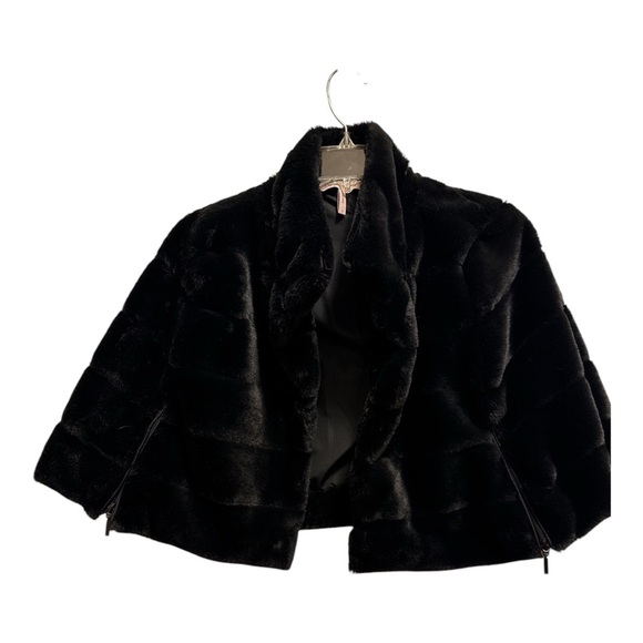 BCBGeneration Faux-Fur Cape new - Picture 3 of 11